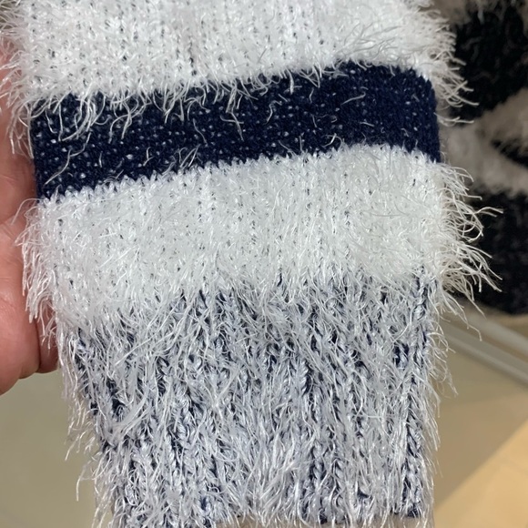 OhMG! Navy & White Soft and Cozy Crew Neck Aztec Print Sweater Sz S - Picture 7 of 10